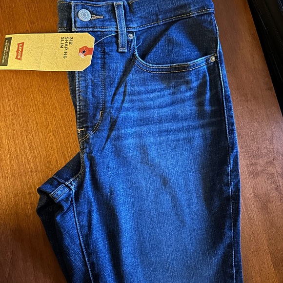Brand new Levi’s 312 Shaping Slim women’s Jeans. Med/dark wash. Size 30/30. - Picture 2 of 8